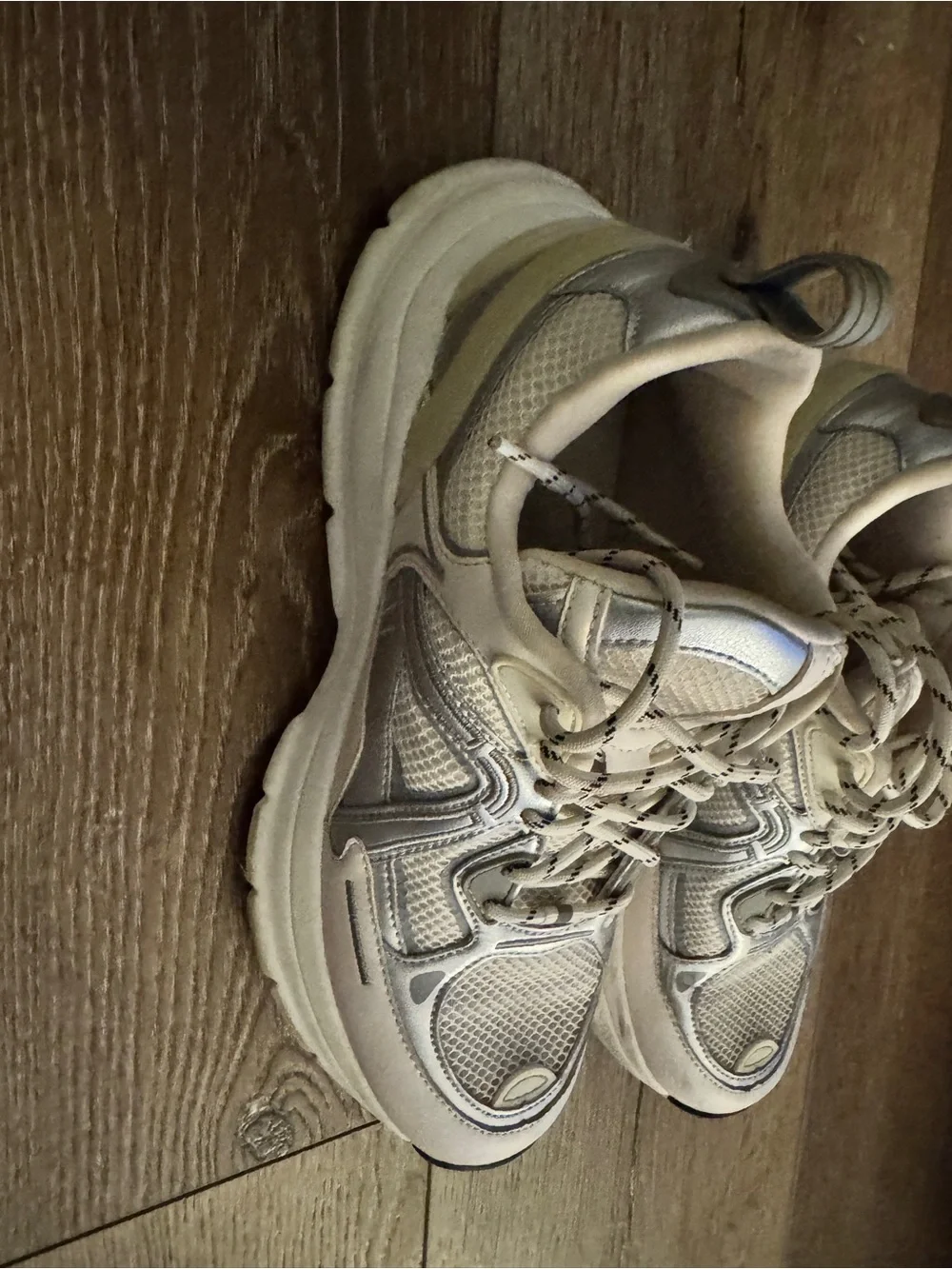 Zara Cream & Light Gray Athletic Sneakers